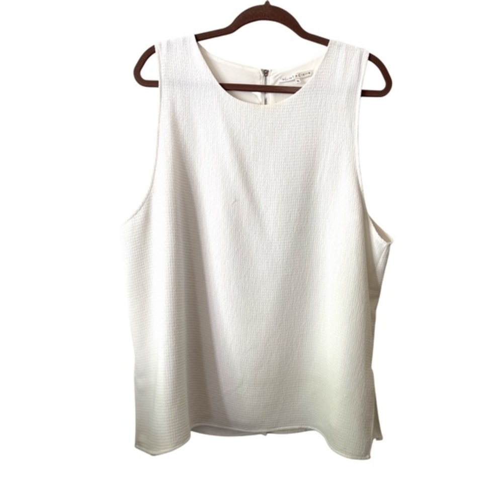 White textured sleeveless Top by Violet + Clare with rear Zip‎